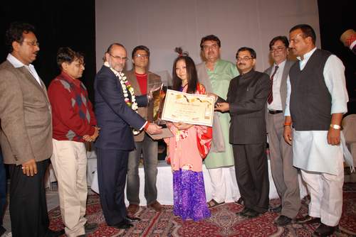 L to R Ms Kasumi receiving an award from Ambassador of Peru Mr Carlos A Yrigoyen